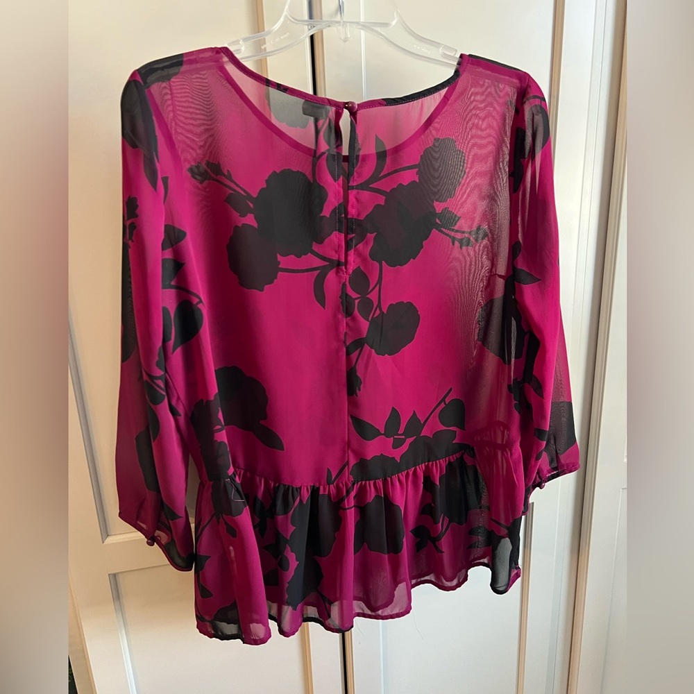 Old Navy Fuchsia and Black‎ Floral Blouse - Picture 3 of 4
